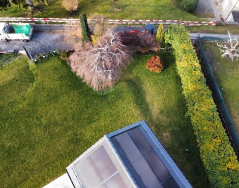 Vue aérienne du jardin avant la construction de la piscine à Saint-Légier