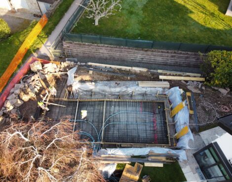 Vue aérienne du ferraillage du bassin de la piscine