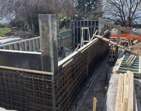 Coffrage et construction des parois du bassin