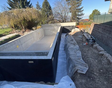 Bassin de la piscine en cours de construction à Saint-Légier