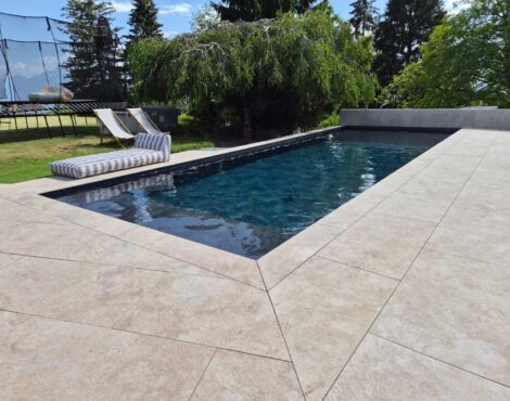 Piscine terminée et terrasse dallée à Saint-Légier